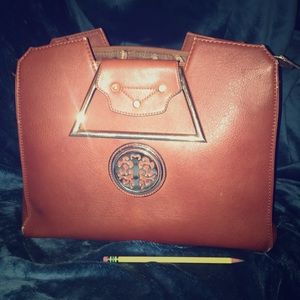 Beautiful, classy purse.